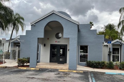 Condo in Pembroke Pines, Florida, 2 bedrooms  № 1921987 - photo 4