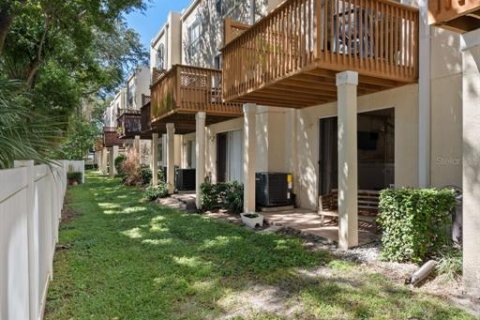 Townhouse in Tampa, Florida 3 bedrooms, 171.31 sq.m. № 2428825 - photo 3