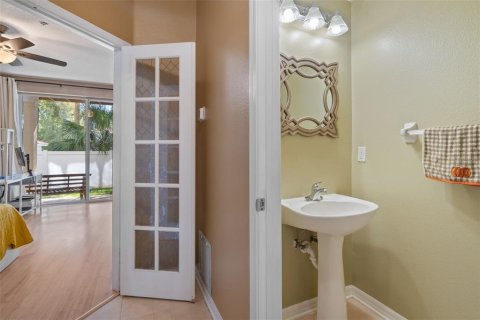 Townhouse in Tampa, Florida 3 bedrooms, 171.31 sq.m. № 2428825 - photo 16