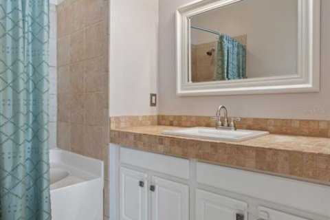 Townhouse in Tampa, Florida 3 bedrooms, 171.31 sq.m. № 2428825 - photo 24