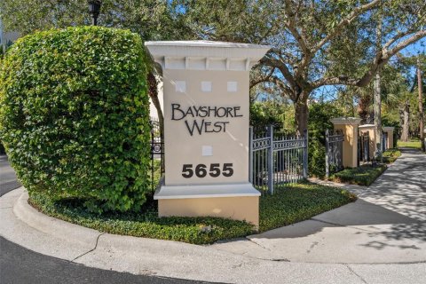 Townhouse in Tampa, Florida 3 bedrooms, 171.31 sq.m. № 2428825 - photo 12