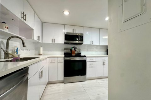 Adosado en venta en Margate, Florida, 4 dormitorios, 140.47 m2 № 1984309 - foto 15