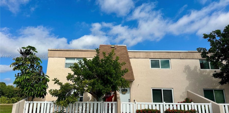 Adosado en Margate, Florida 4 dormitorios, 140.47 m2 № 1984309