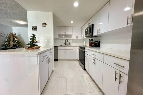 Adosado en venta en Margate, Florida, 4 dormitorios, 140.47 m2 № 1984309 - foto 11