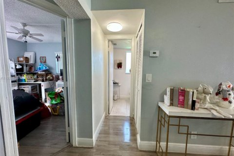 Adosado en venta en Margate, Florida, 4 dormitorios, 140.47 m2 № 1984309 - foto 17