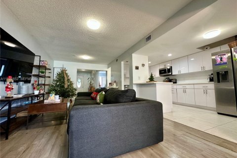 Adosado en venta en Margate, Florida, 4 dormitorios, 140.47 m2 № 1984309 - foto 7