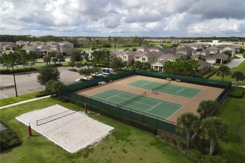 House in Winter Garden, Florida 4 bedrooms, 229.84 sq.m. № 2118947 - photo 16