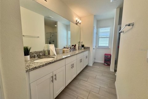 House in Winter Garden, Florida 4 bedrooms, 229.84 sq.m. № 2118947 - photo 9