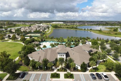 House in Winter Garden, Florida 4 bedrooms, 229.84 sq.m. № 2118947 - photo 13