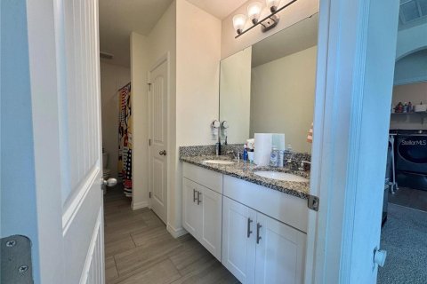 House in Winter Garden, Florida 4 bedrooms, 229.84 sq.m. № 2118947 - photo 10