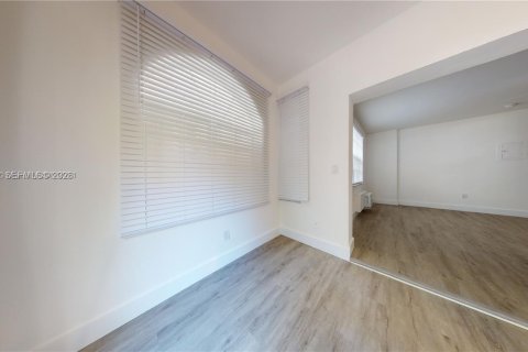 Apartamento en alquiler en Miami Beach, Florida, 1 dormitorio, 41.81 m2 № 2032667 - foto 2