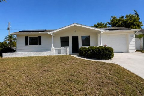 House in Holiday, Florida 4 bedrooms, 185.99 sq.m. № 2280216