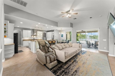 Casa en venta en Orlando, Florida, 5 dormitorios, 375.42 m2 № 1916554 - foto 11