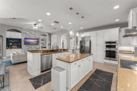 Casa en venta en Orlando, Florida, 5 dormitorios, 375.42 m2 № 1916554 - foto 18