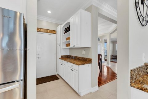 House in Boca Raton, Florida 5 bedrooms, 268.49 sq.m. № 1695597 - photo 17