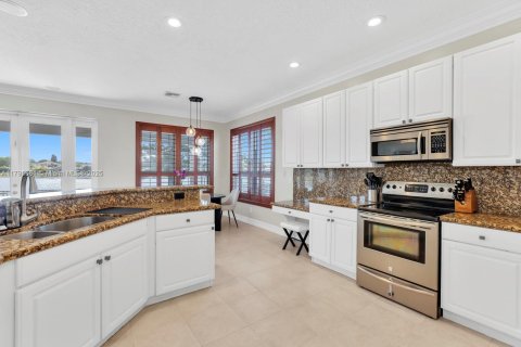 House in Boca Raton, Florida 5 bedrooms, 268.49 sq.m. № 1695597 - photo 18
