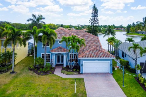 House in Boca Raton, Florida 5 bedrooms, 268.49 sq.m. № 1695597 - photo 2