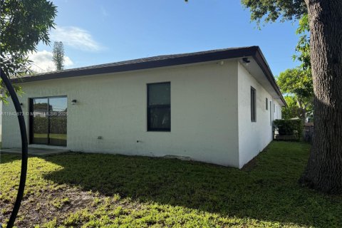 House in West Park, Florida 3 bedrooms, 210.89 sq.m. № 1834259 - photo 4