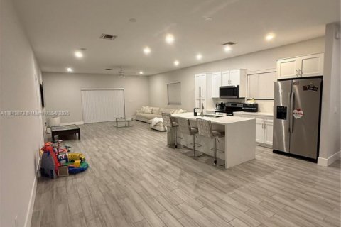 House in West Park, Florida 3 bedrooms, 210.89 sq.m. № 1834259 - photo 7