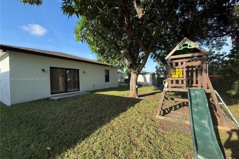 House in West Park, Florida 3 bedrooms, 210.89 sq.m. № 1834259 - photo 3