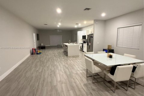 House in West Park, Florida 3 bedrooms, 210.89 sq.m. № 1834259 - photo 5