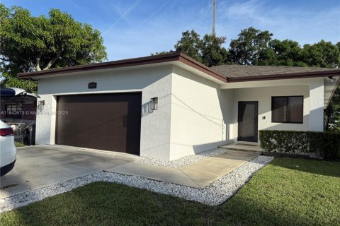 House in West Park, Florida 3 bedrooms, 210.89 sq.m. № 1834259 - photo 1