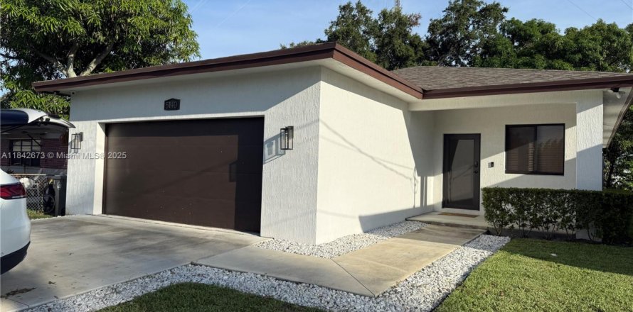 House in West Park, Florida 3 bedrooms, 210.89 sq.m. № 1834259