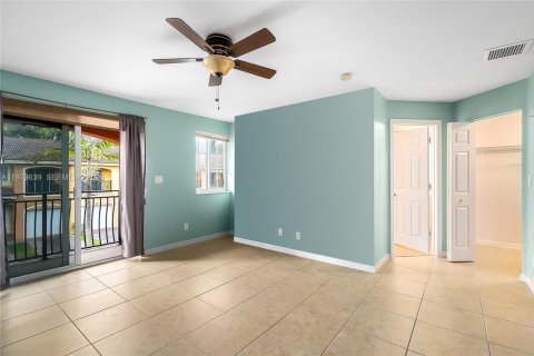 Townhouse in Hallandale Beach, Florida 3 bedrooms, 171.68 sq.m. № 2046108 - photo 9