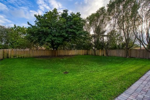 Townhouse in Hallandale Beach, Florida 3 bedrooms, 171.68 sq.m. № 2046108 - photo 24