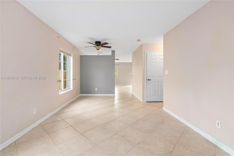 Townhouse in Hallandale Beach, Florida 3 bedrooms, 171.68 sq.m. № 2046108 - photo 3