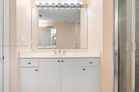 Townhouse in Hallandale Beach, Florida 3 bedrooms, 171.68 sq.m. № 2046108 - photo 11