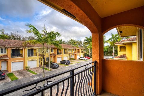 Townhouse in Hallandale Beach, Florida 3 bedrooms, 171.68 sq.m. № 2046108 - photo 13