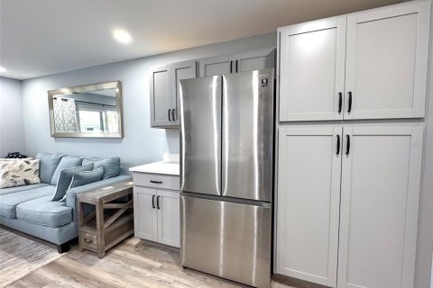 Condo in Venice, Florida, 1 bedroom № 2222916 - photo 4