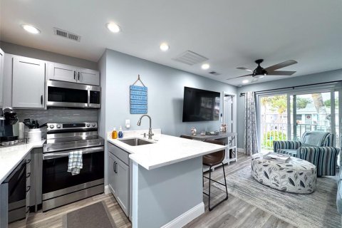 Condo in Venice, Florida, 1 bedroom № 2222916 - photo 3