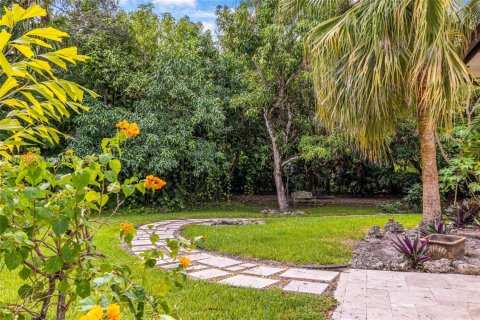 Casa en venta en Miami, Florida, 6 dormitorios, 474.92 m2 № 1969366 - foto 16