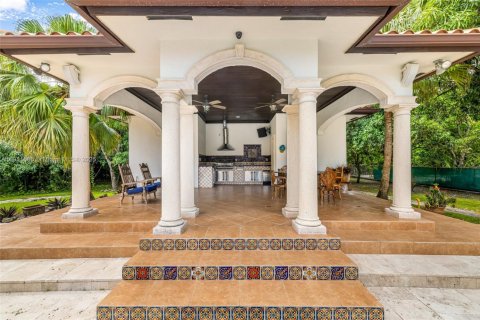 Casa en venta en Miami, Florida, 6 dormitorios, 474.92 m2 № 1969366 - foto 15