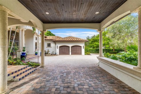 Casa en venta en Miami, Florida, 6 dormitorios, 474.92 m2 № 1969366 - foto 7