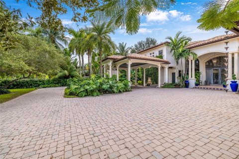 Casa en venta en Miami, Florida, 6 dormitorios, 474.92 m2 № 1969366 - foto 3