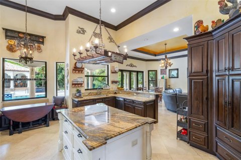 Casa en venta en Miami, Florida, 6 dormitorios, 474.92 m2 № 1969366 - foto 25