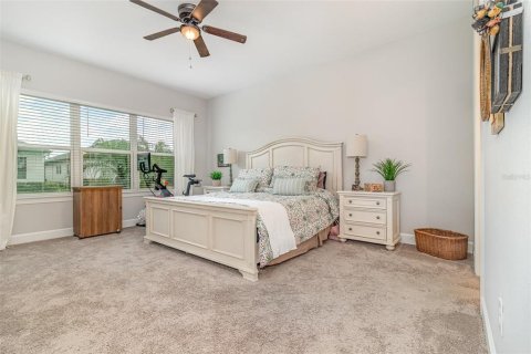House in Clermont, Florida 3 bedrooms, 171.59 sq.m. № 1767471 - photo 9