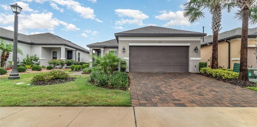 House in Clermont, Florida 3 bedrooms, 171.59 sq.m. № 1767471