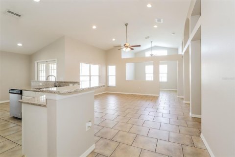 House in Land O' Lakes, Florida 3 bedrooms, 163.32 sq.m. № 2113452 - photo 4