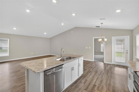 House in Mulberry, Florida 3 bedrooms, 138.61 sq.m. № 2150833 - photo 9