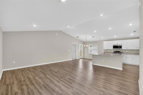 House in Mulberry, Florida 3 bedrooms, 138.61 sq.m. № 2150833 - photo 3