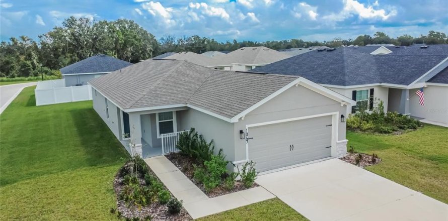 House in Mulberry, Florida 3 bedrooms, 138.61 sq.m. № 2150833
