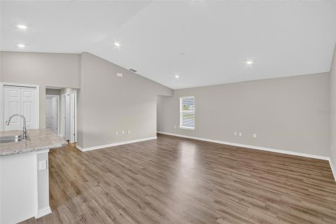 House in Mulberry, Florida 3 bedrooms, 138.61 sq.m. № 2150833 - photo 8