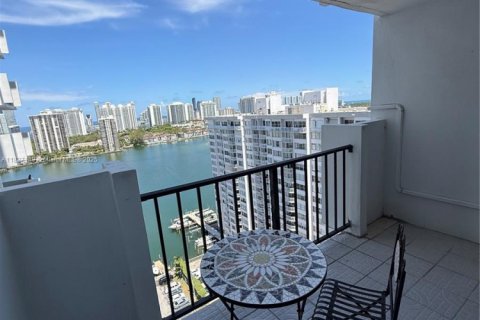 Copropriété à louer à Aventura, Floride: 1 chambre, 71.16 m2 № 1797629 - photo 2