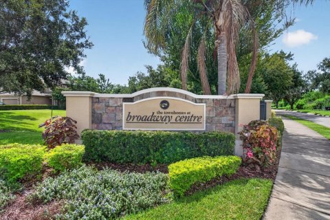 Townhouse in Brandon, Florida 3 bedrooms, 172.8 sq.m. № 2345700 - photo 20