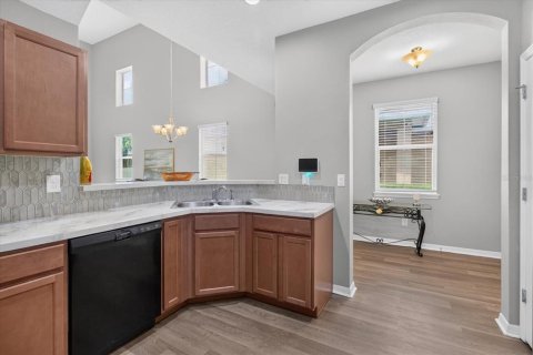 Townhouse in Brandon, Florida 3 bedrooms, 172.8 sq.m. № 2345700 - photo 2
