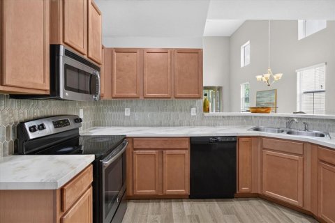 Townhouse in Brandon, Florida 3 bedrooms, 172.8 sq.m. № 2345700 - photo 3